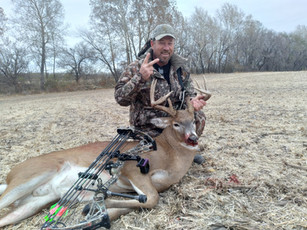Hunting Kansas Whitetails with Bellwildlife Specialities & Dirtnap Outdoors 2022