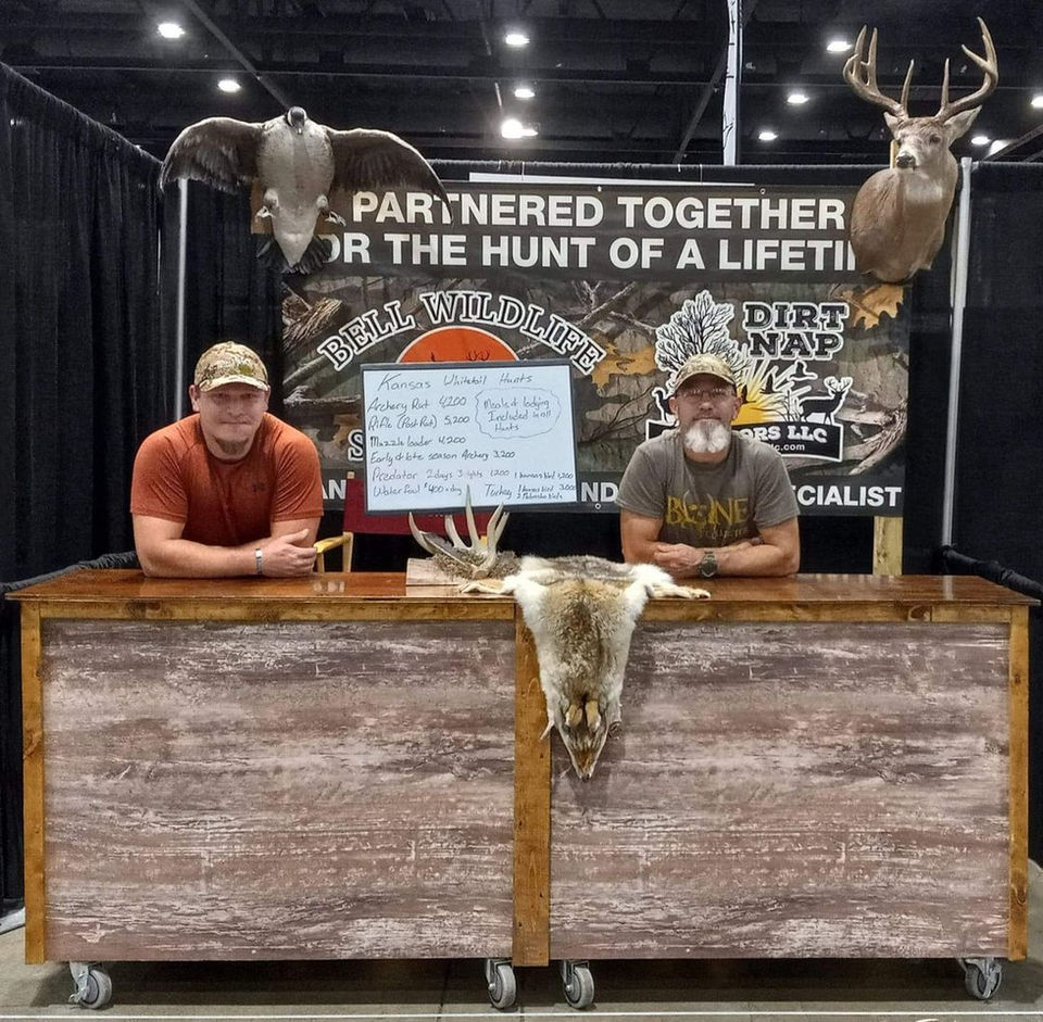 Hunting Kansas Whitetails with Bellwildlife Specialities & Dirtnap Outdoors 2022