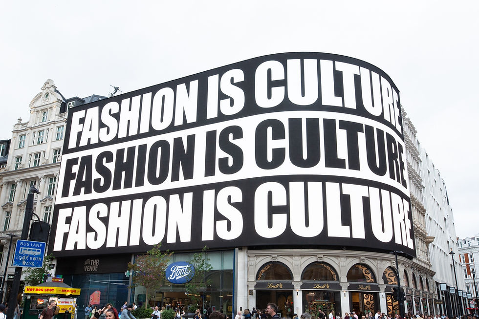 Stimmt: "Mode ist Kultur", ließ der British Fashion Council am ikonischen Piccadilly Circus in London verlauten. Foto: British Fashion Council