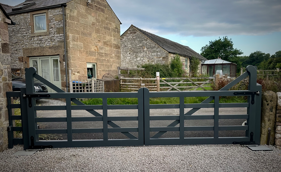 Dark five bar gate