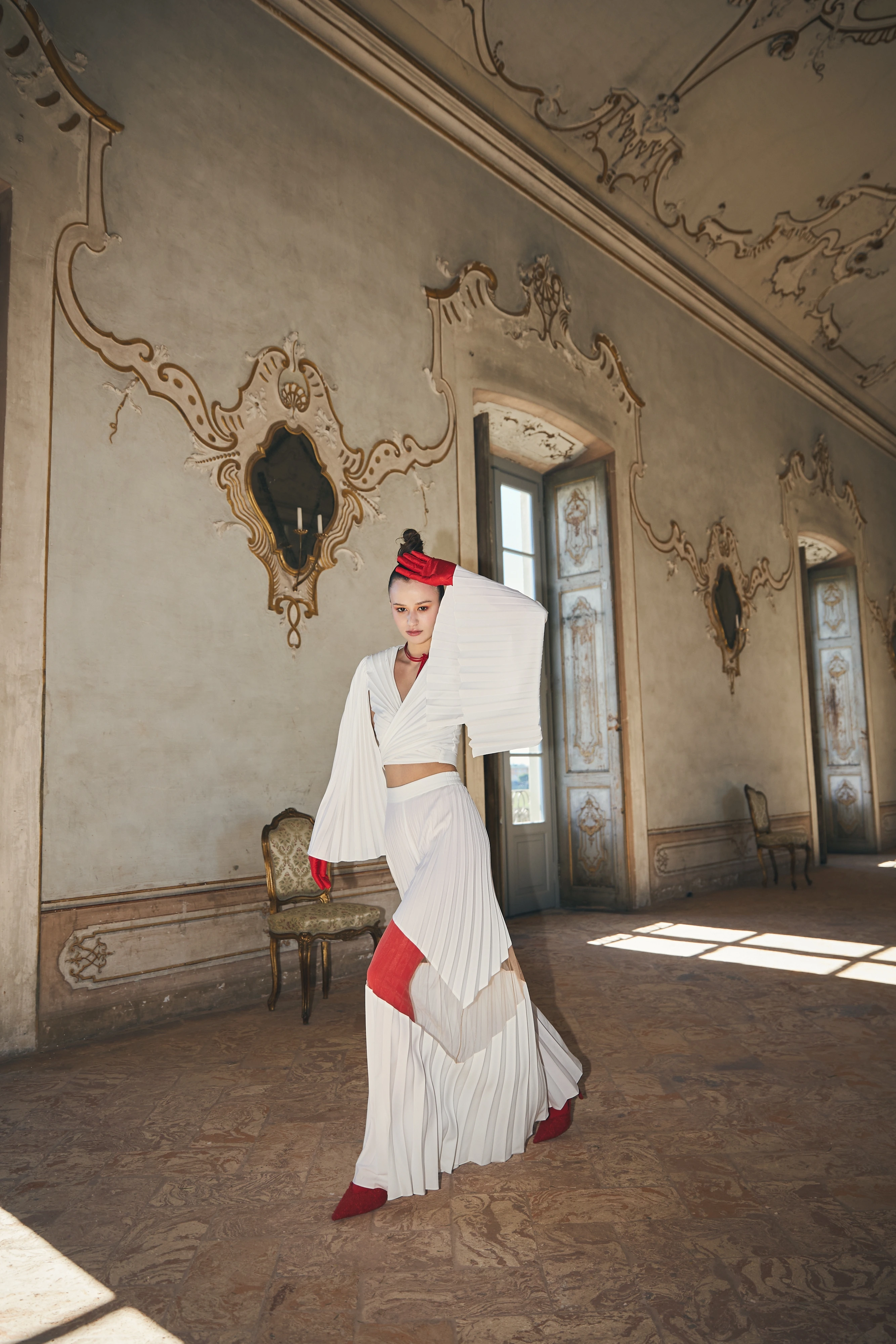 What to wear walking around Europe summer pleated wide leg trousers Shell resort outfit