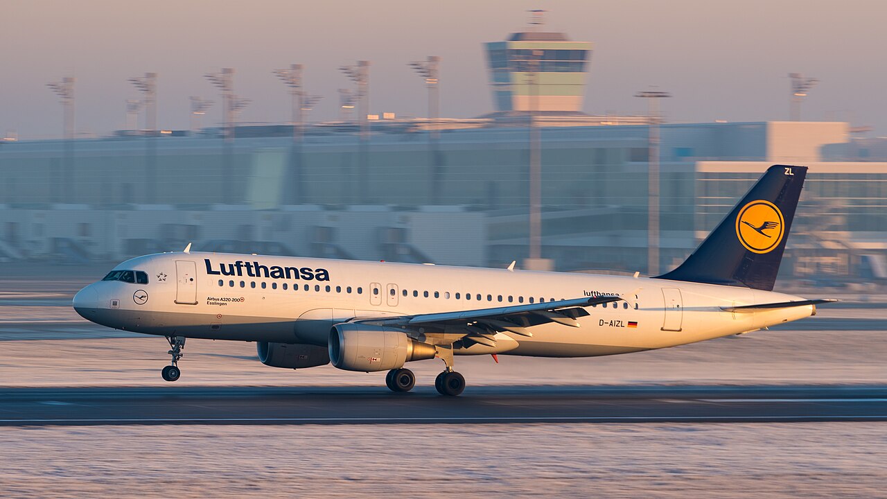 Airbus A320 airliner