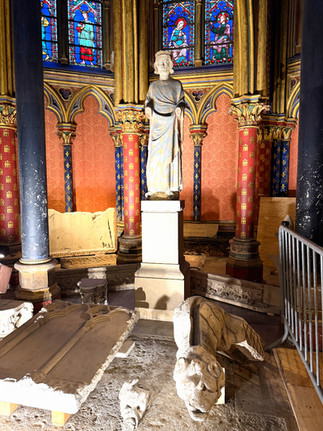 Ruins at the lower chapel of Sainte Chapelle.