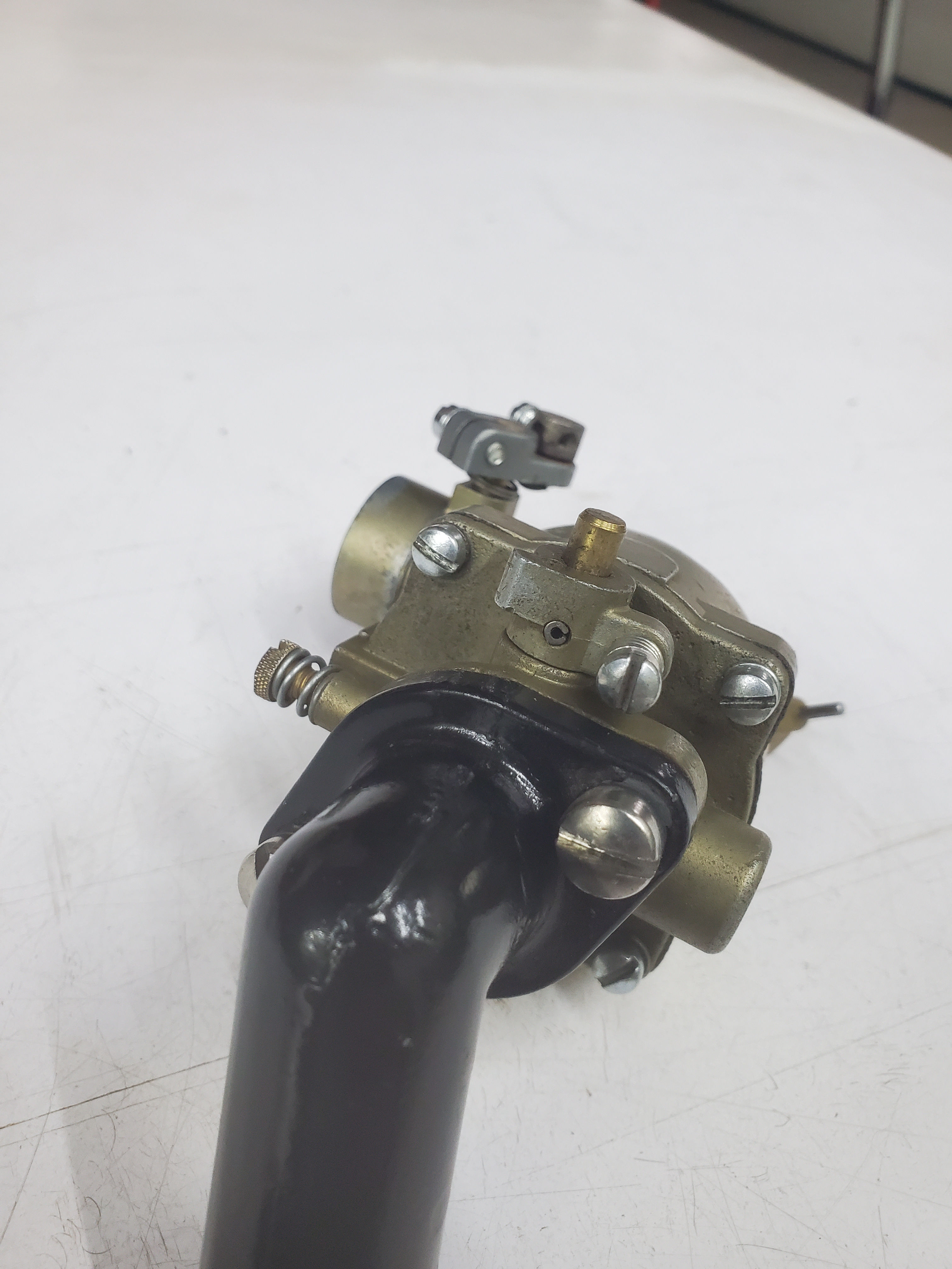 99876 Carburetor with Doodle Bug choke shaft NOS