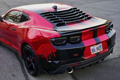 Custom racing stripe vinyl wraps lines installed on a vehicle in Columbus Ohio