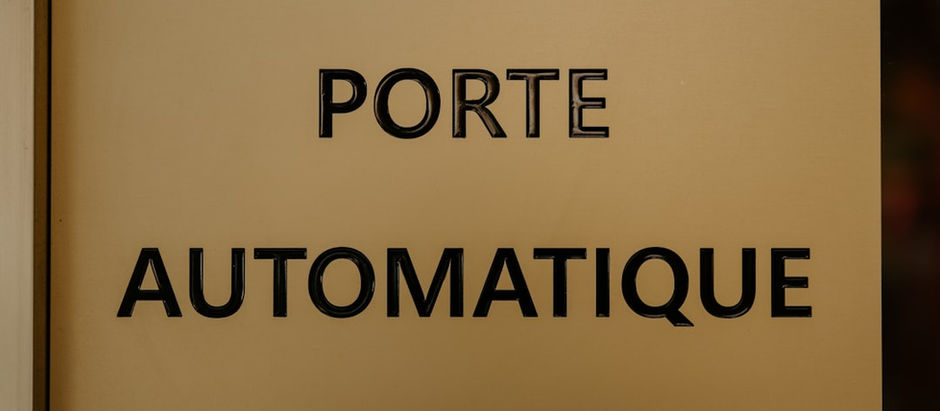 a close up of a sign that says porte automatique