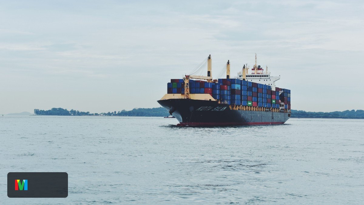 Navio cargueiro no mar, comércio internacional