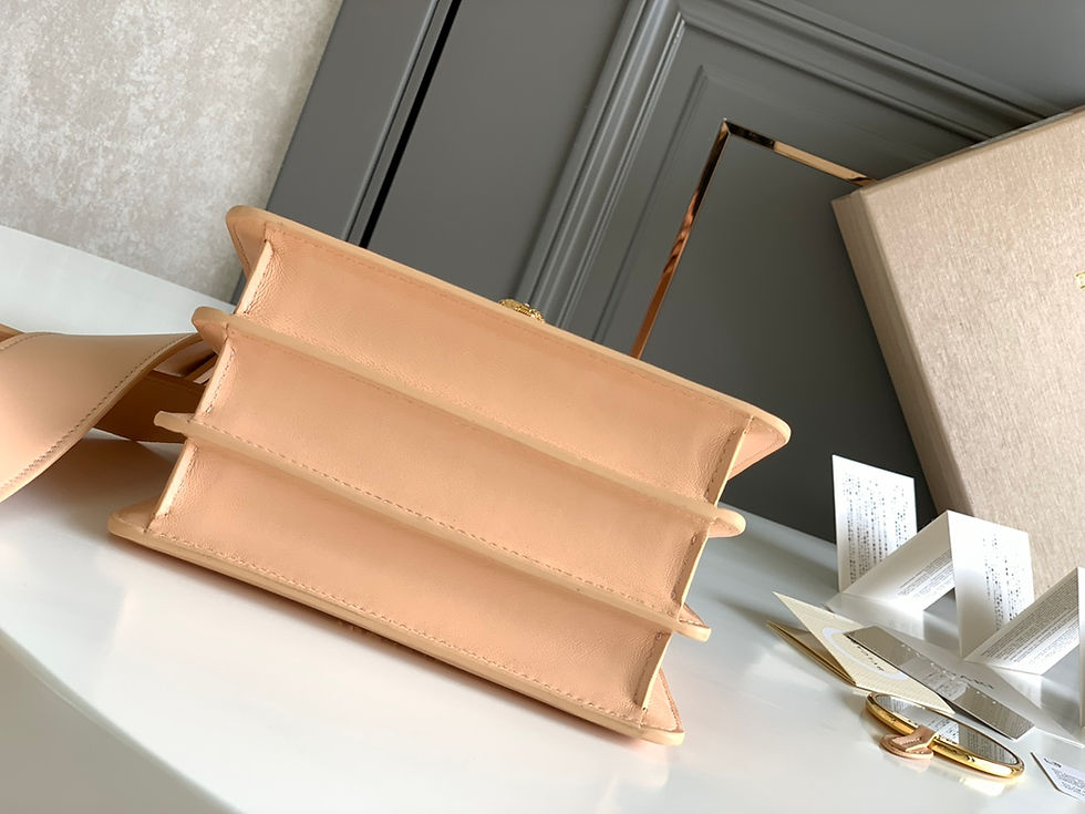 Thumbnail: Designer Bag Leather Bag BVLG