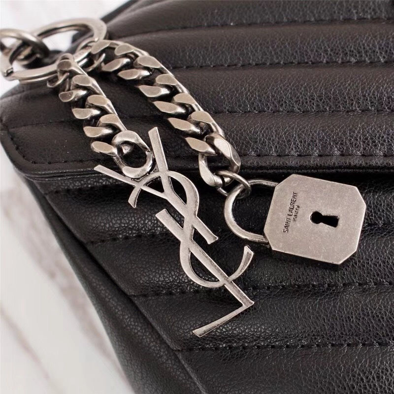 Thumbnail: textured leather shoulder bag with zipper closure – SLY148