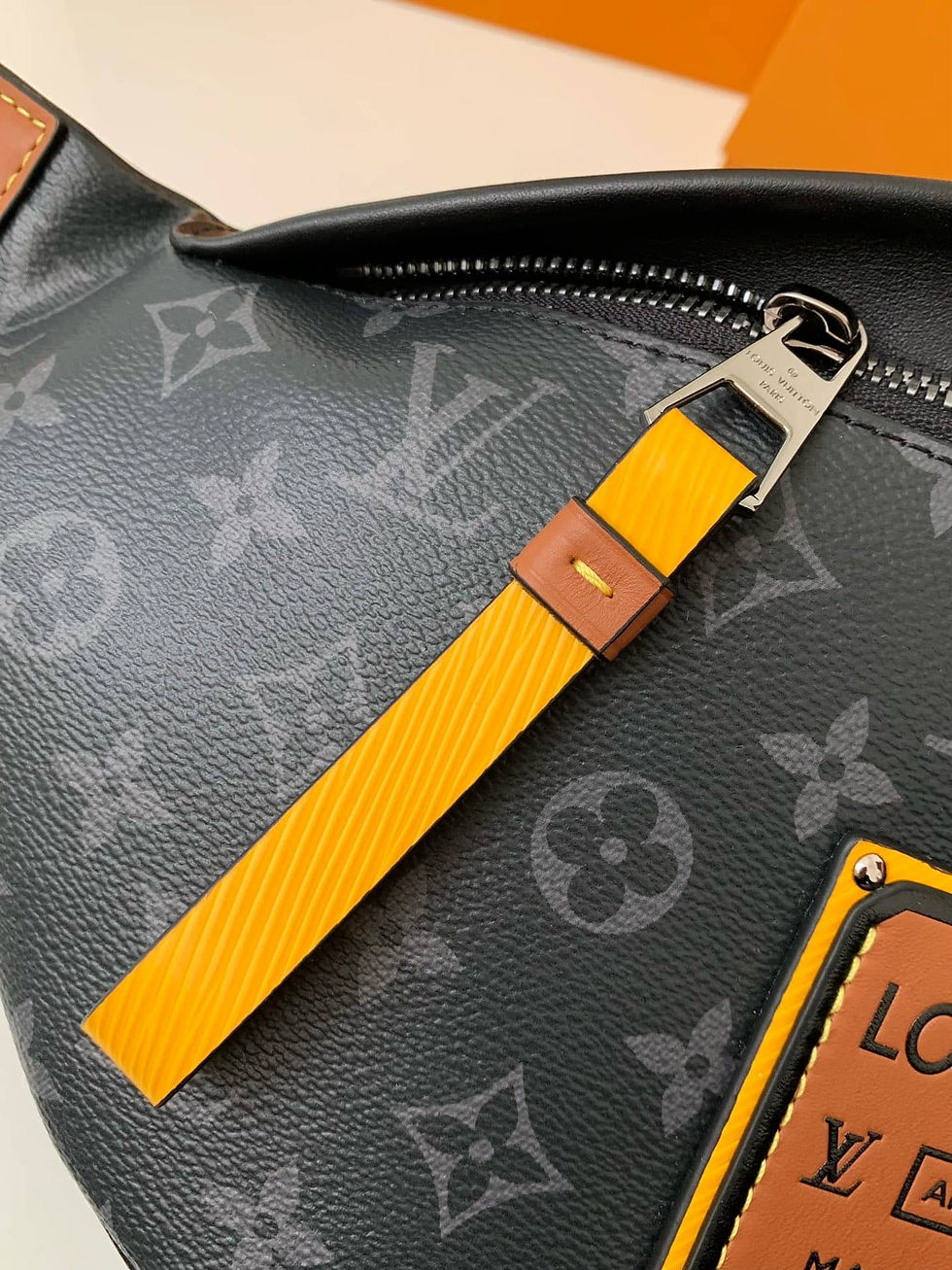 Thumbnail: Discovery Bumbag – LUV639