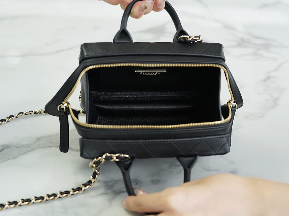 Thumbnail: 22b black vintage cosmetic bag – CHL251