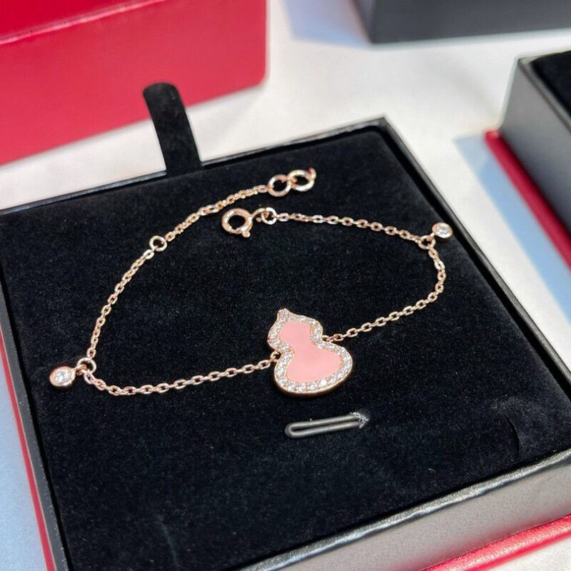 Miniaturbild: Designer Jewelry & Apparels