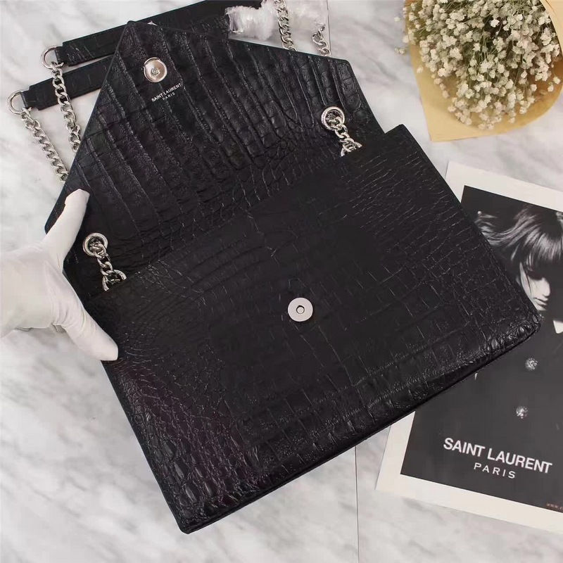 Thumbnail: quilted leather shoulder bag with zipper closure – SLY162