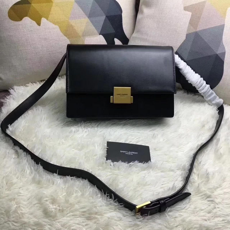 structured leather crossbody bag with magnetic flap – SLY121
