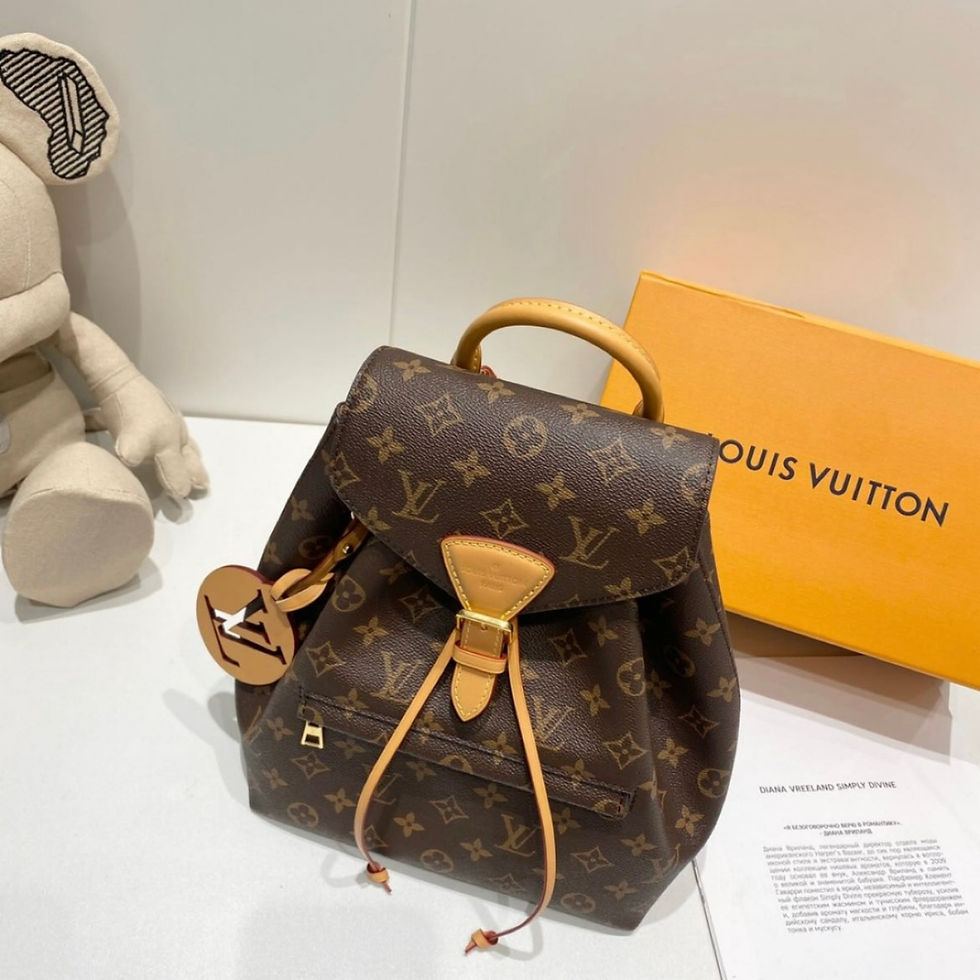 Miniaturbild: Designer Apparels,Bags & Jewelry