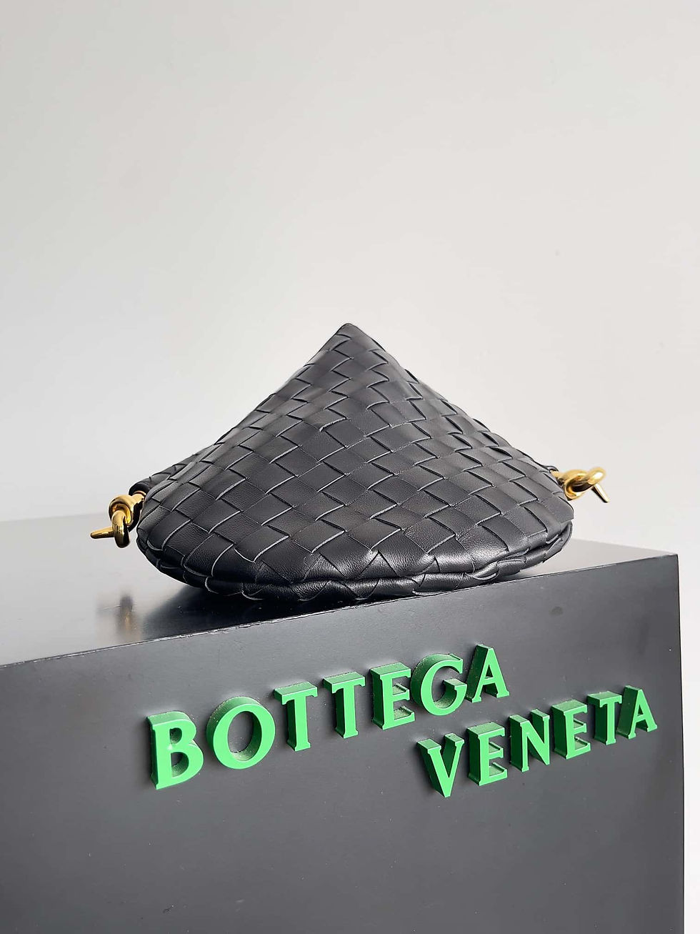 Thumbnail: Yang Mi's Latest Bag Solstice Shoulder Bag Black – BOT176