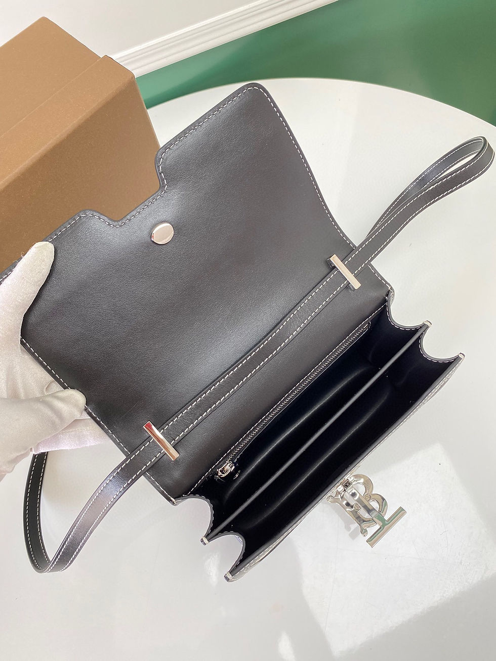 Thumbnail: TB exclusive logo lock bag – BUR238