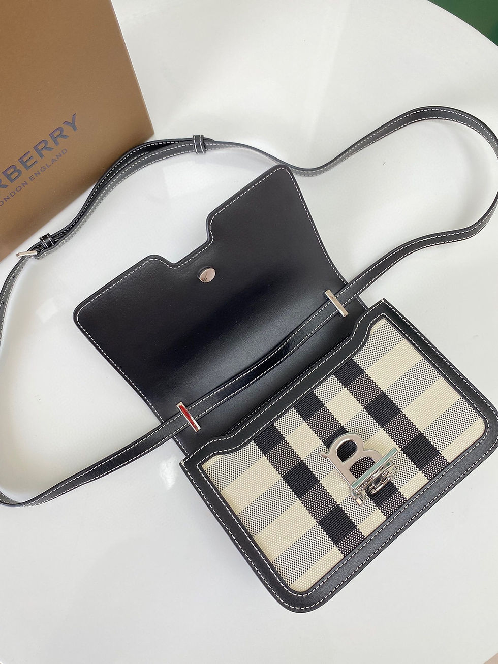 Thumbnail: TB exclusive logo lock bag – BUR238