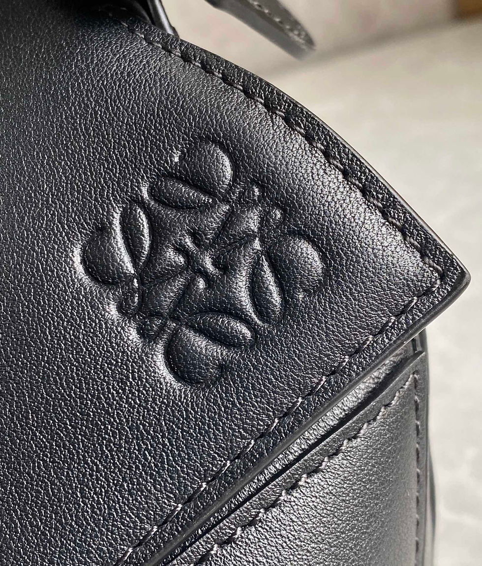 Thumbnail: Stylish structured leather satchel with… – LOE69