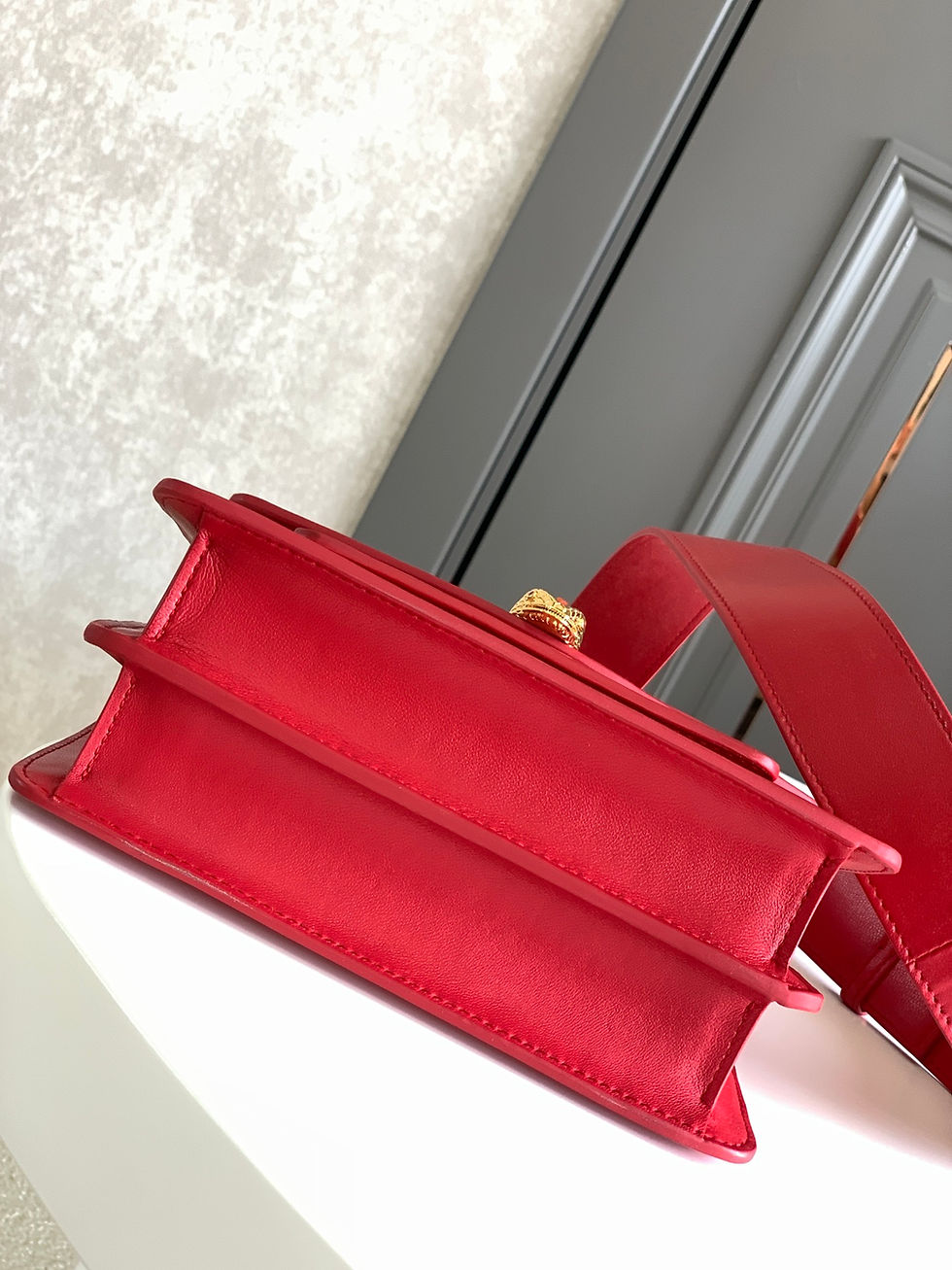 Thumbnail: Soft leather bag with chain strap, adju – BVL71