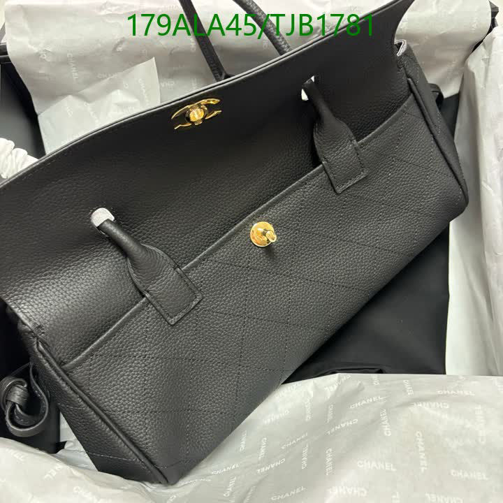 Thumbnail: Luxury Replica: Black Caviar East-West Flap Bag with CC Hardware