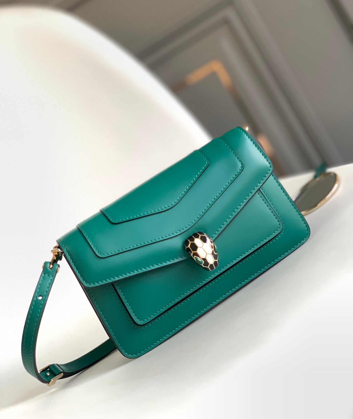 Leather shoulder bag with card slots, m – BVL91