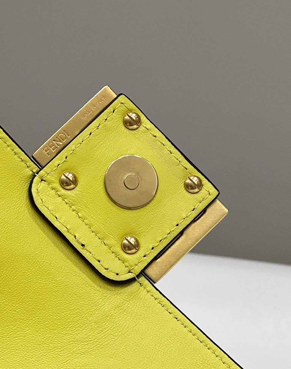 Thumbnail: leather bag designed for modern elegance – FND80