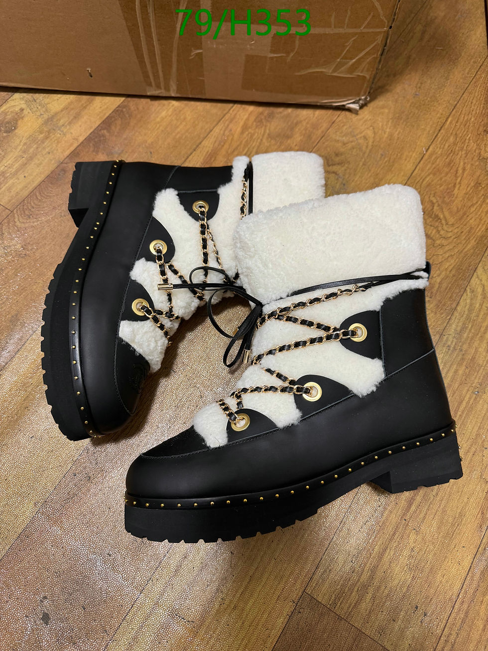 Thumbnail: CHANEL Calfskin Shearling Lambskin CC Cap Toe Chain Snow Boots