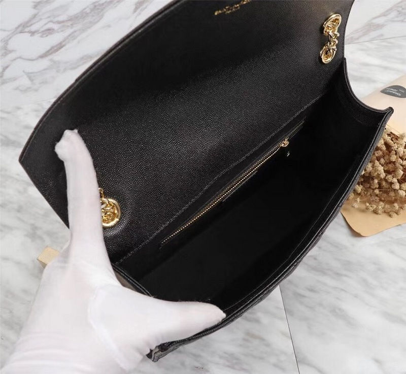 Thumbnail: soft leather shoulder bag with zipper closure – SLY161