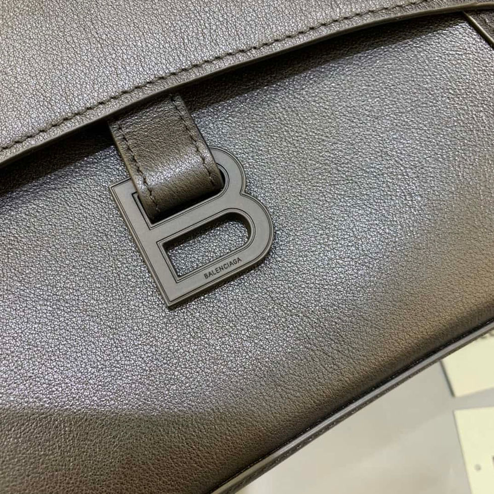 Thumbnail: Balenciaga Oversized Hourglass Bag