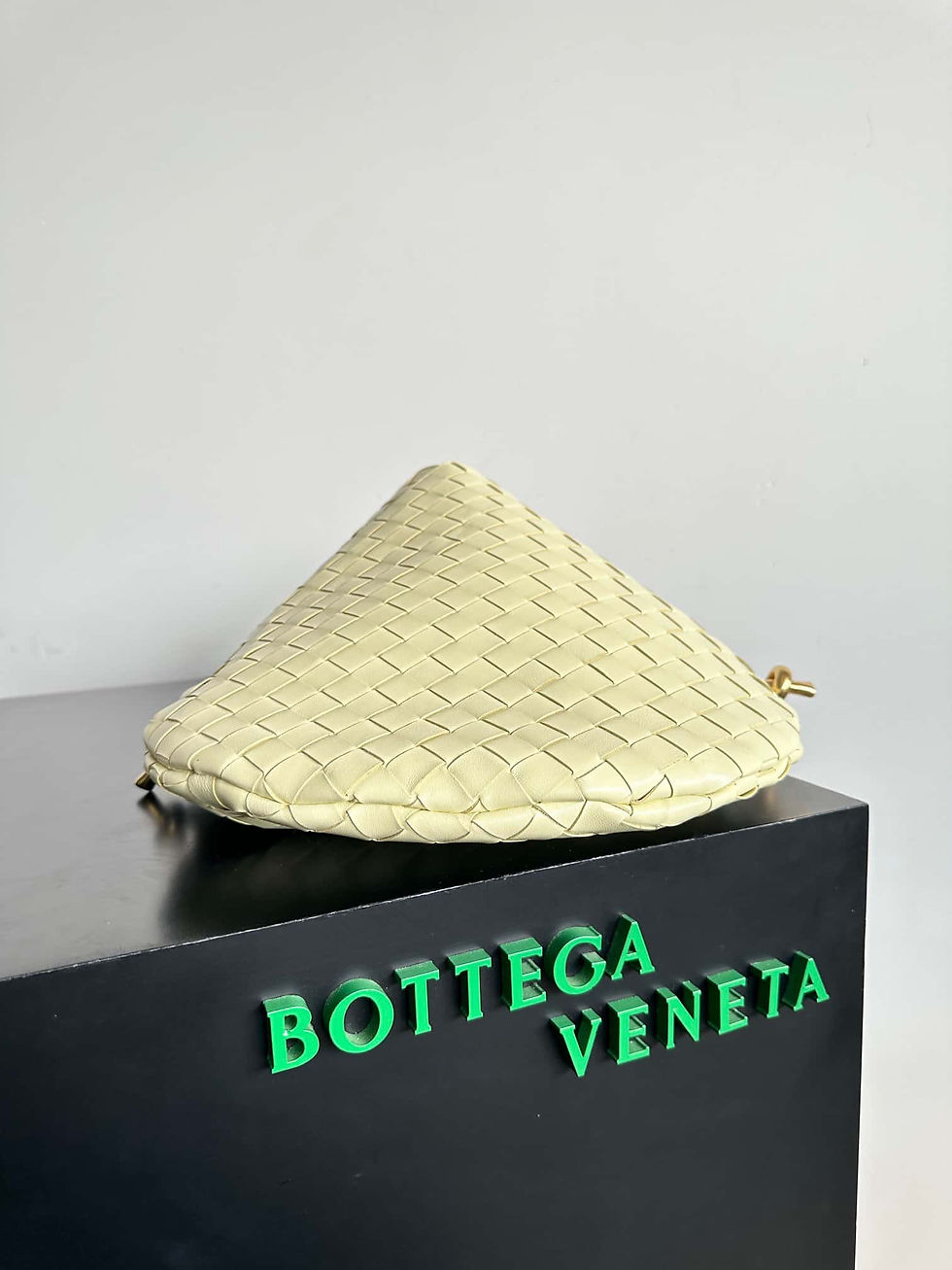 Thumbnail: Yang Mi's Latest Bag Solstice Shoulder Bag Yellow – BOT177