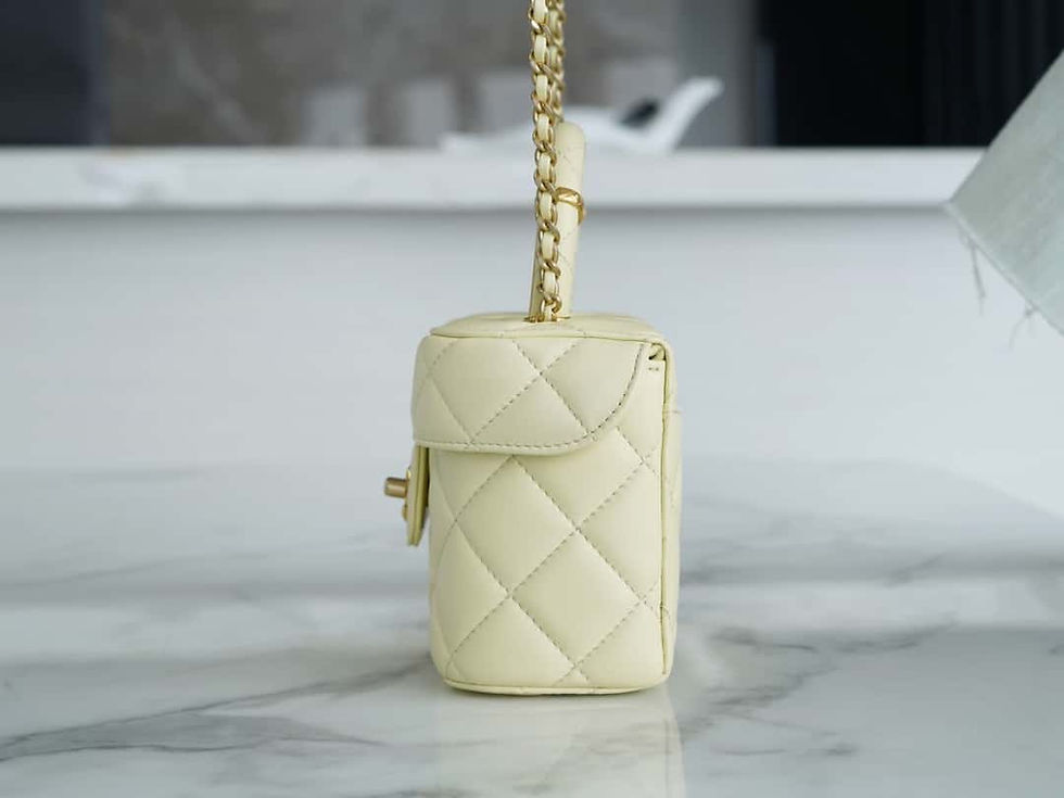 Thumbnail: sheepskin small makeup bag – CHL199