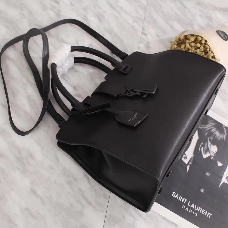 Thumbnail: compact leather shoulder bag with gold hardware – SLY167