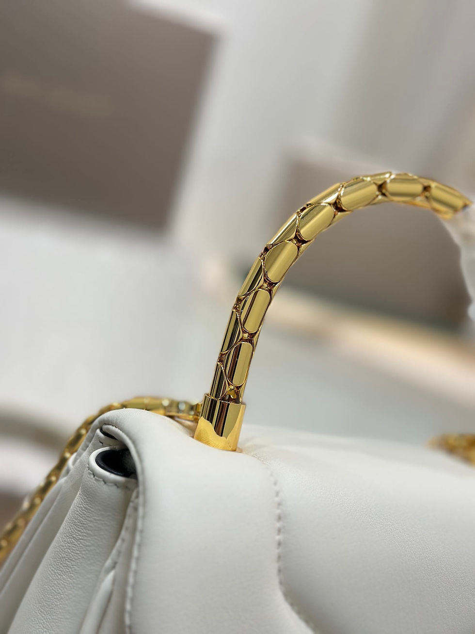 Thumbnail: Soft leather bag with magnetic snap, ch – BVL210