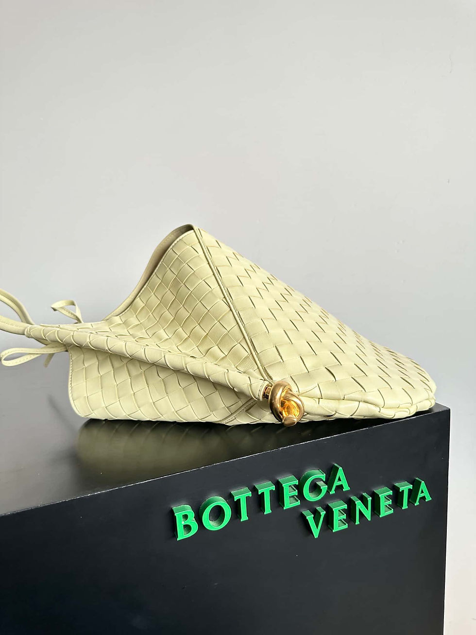 Thumbnail: Yang Mi's Latest Bag Solstice Shoulder Bag Yellow – BOT177