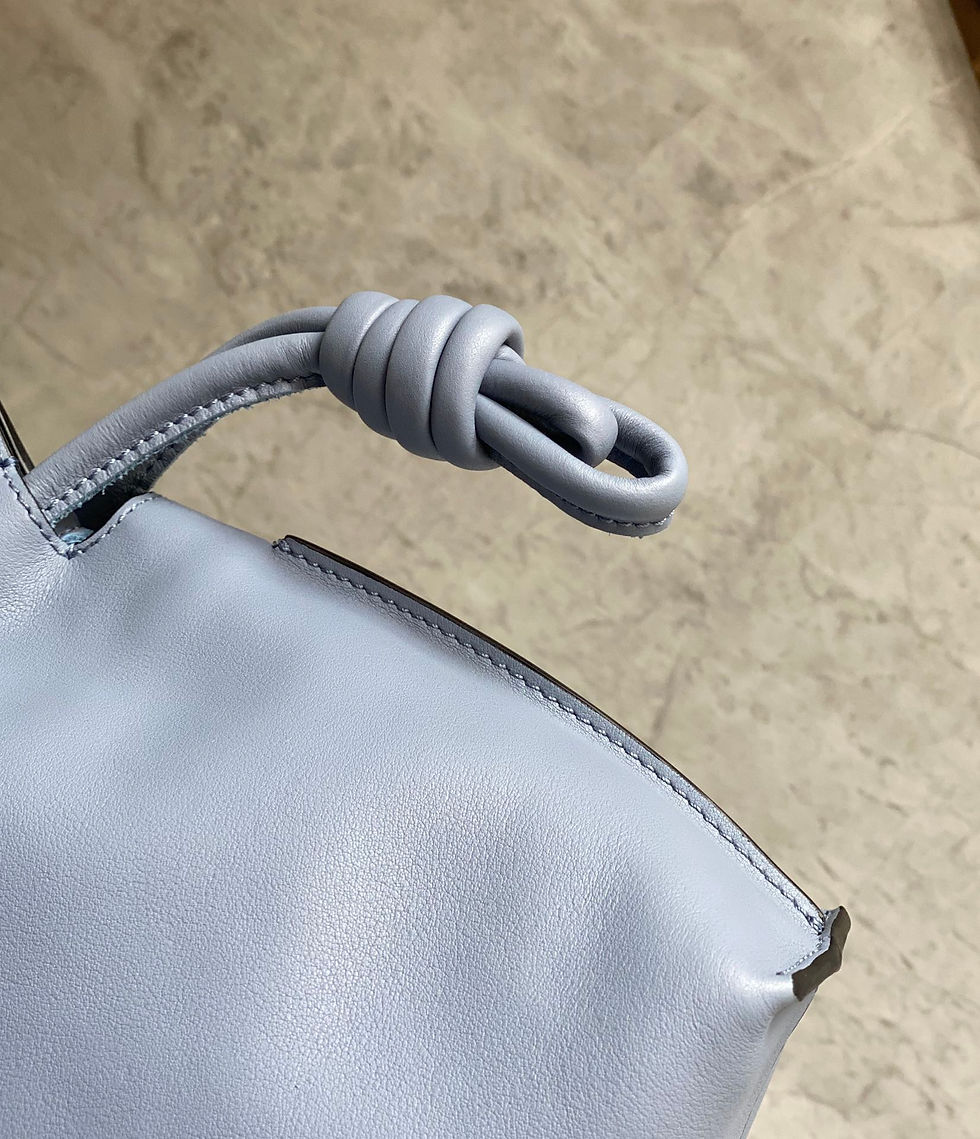 Thumbnail: Chic foldable leather shoulder bag with… – LOE212