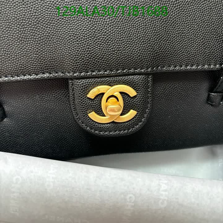 Thumbnail: Black Caviar Chanel Replica East-West Flap Bag