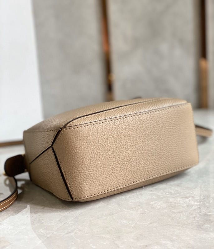 Thumbnail: Elegant structured leather backpack wit… – LOE155