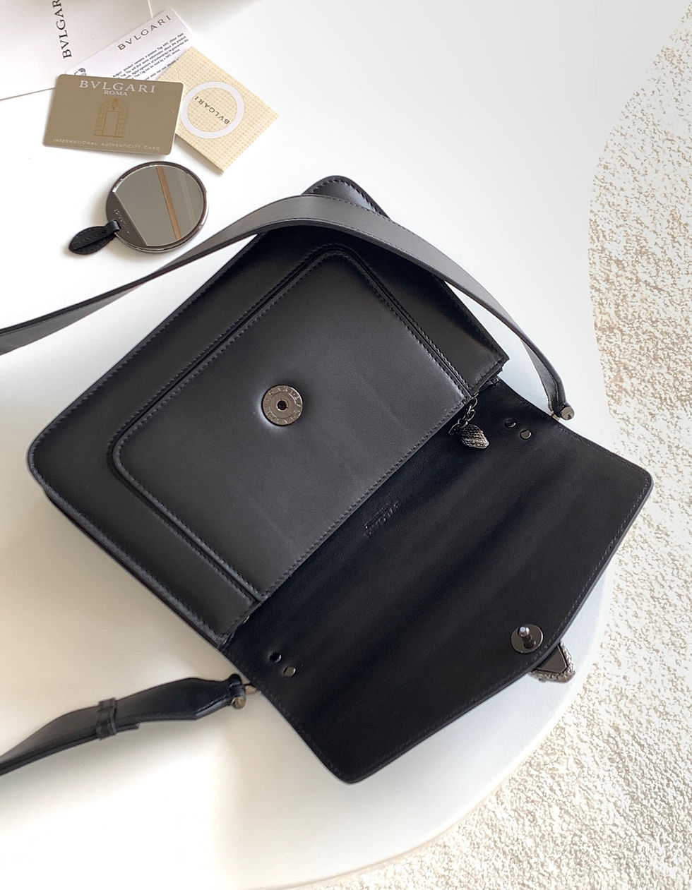 Thumbnail: Soft leather bag with chain strap, meta – BVL96