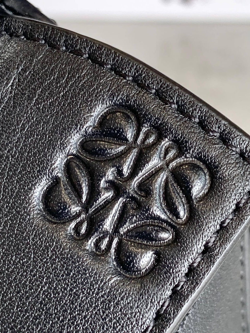 Thumbnail: Classic foldable leather belt bag with … – LOE281