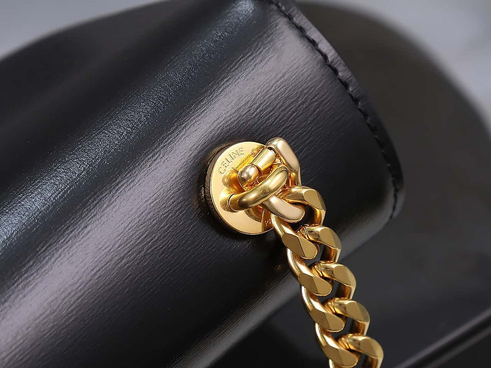 Thumbnail: Cuir Triomphe Chain Bag – Logo Leather – CEL272