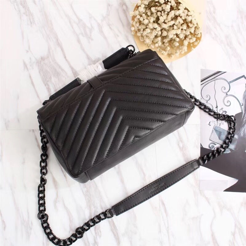 Thumbnail: textured leather shoulder bag with zipper closure – SLY148