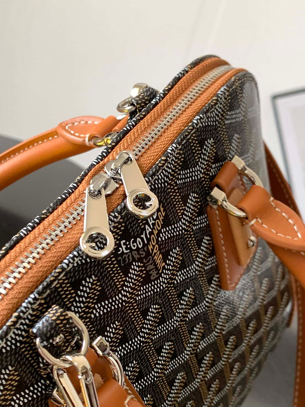 Thumbnail: compact faux leather clutch with chain strap – GOY348