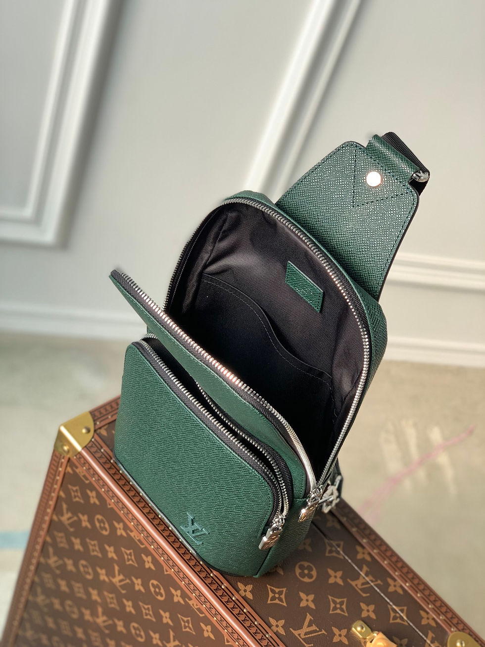 Thumbnail: Avenue Sling Bag – LUV1411