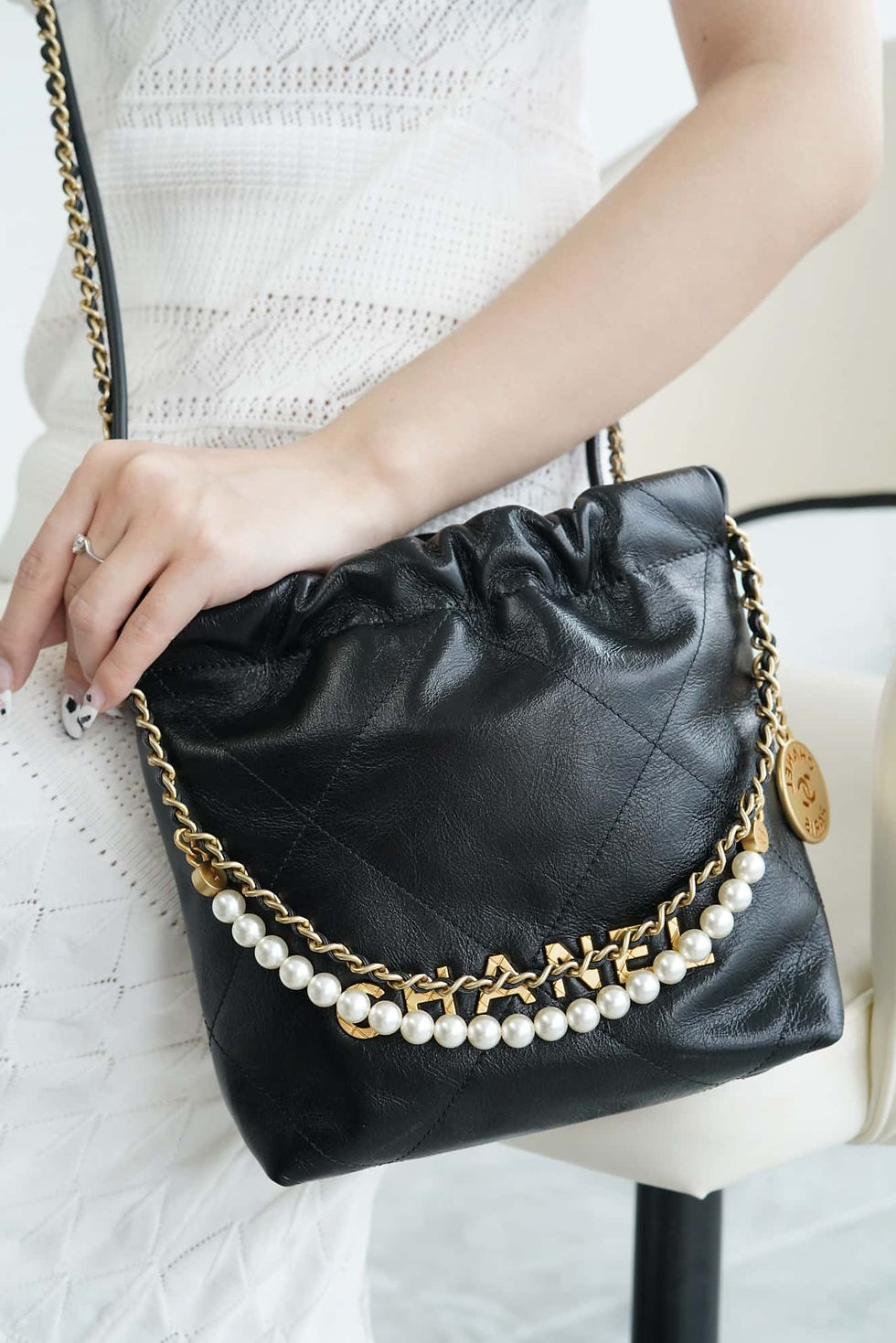 Thumbnail: 23s 22mini pearl chain bag – CHL154