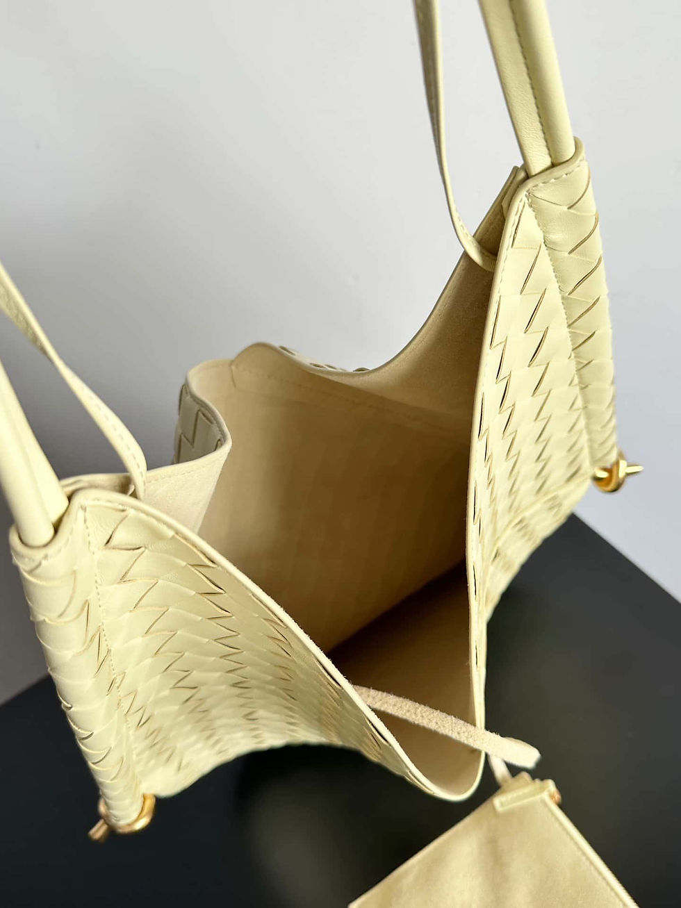 Thumbnail: Yang Mi's Latest Bag Solstice Shoulder Bag Yellow – BOT177