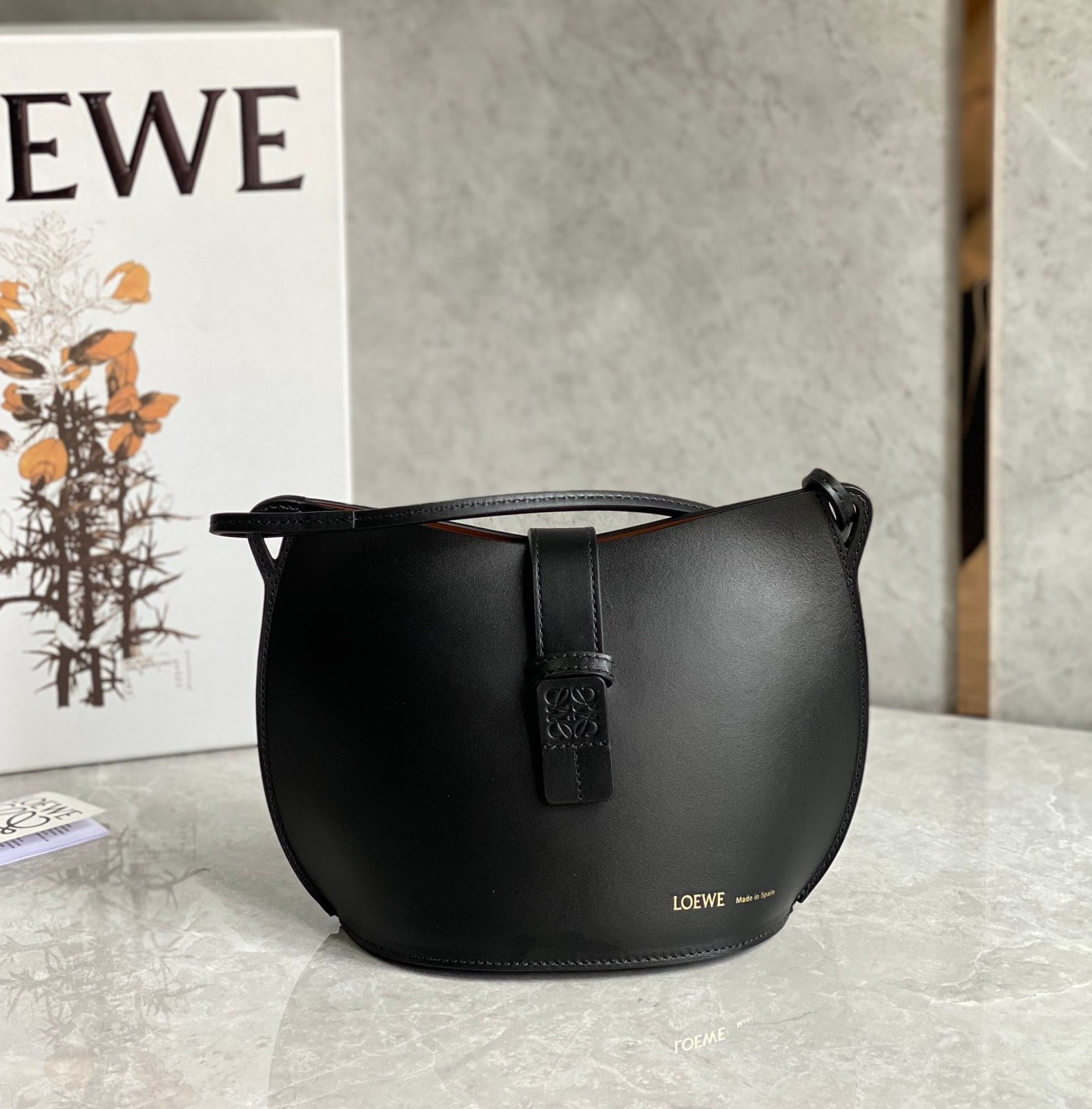 Elegant compact raffia tote bag with ch… – LOE322