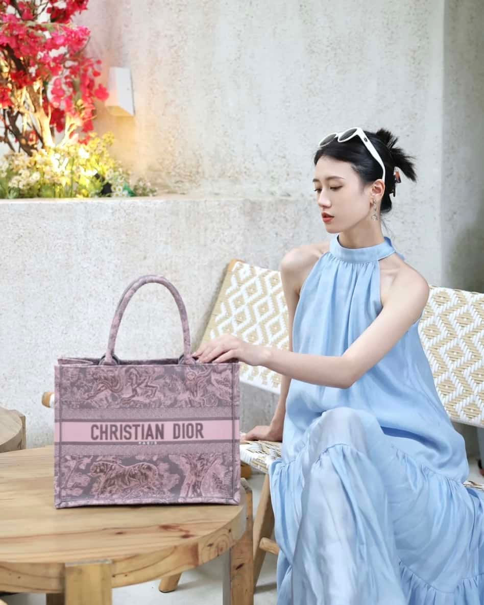 Thumbnail: Designer Embroidery bo-ok tote – DOR41