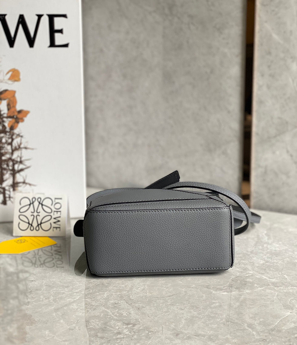 Thumbnail: Elegant quilted leather crossbody bag w… – LOE257
