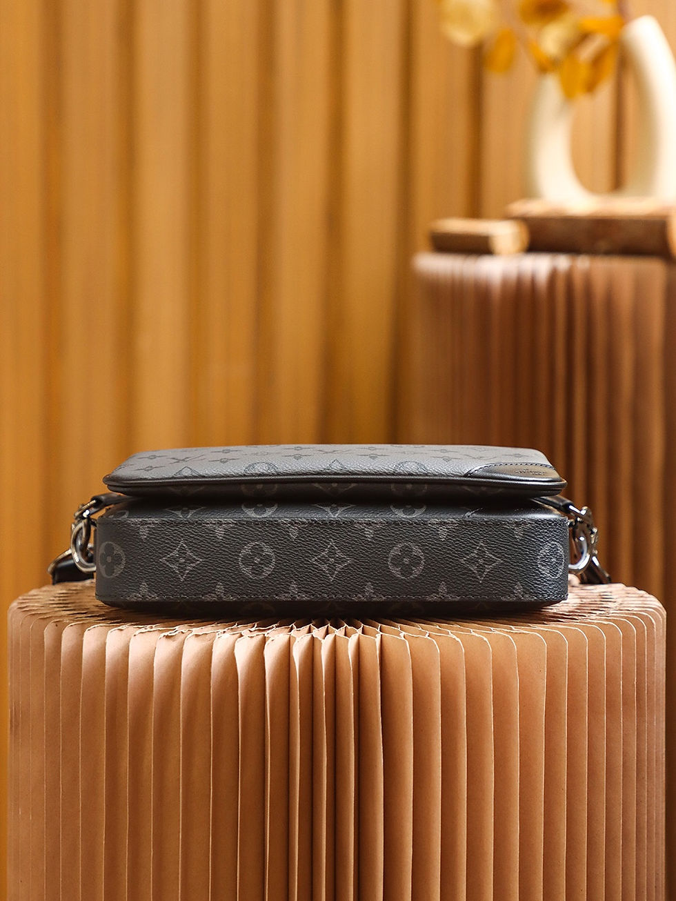Thumbnail: Trio Three-In-One Messenger Bag – LUV712